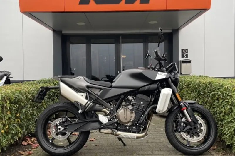 Husqvarna Svartpilen 801 24 (2024)