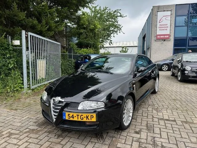 Alfa Romeo GT (2006) — foto 1