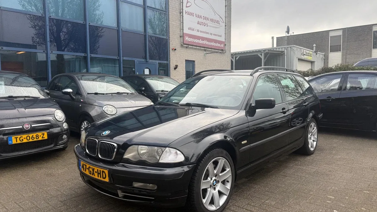 BMW 330xi (2001) — foto 1