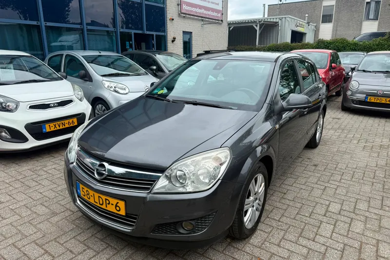 Opel Astra (2010)