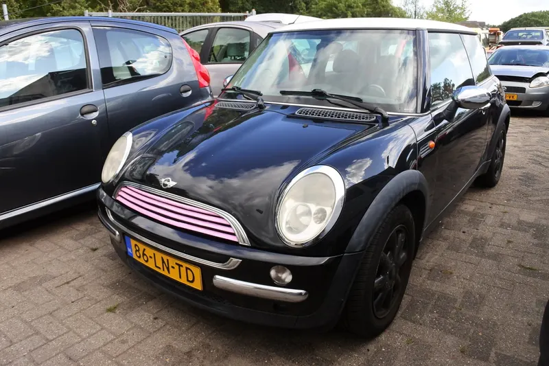 MINI One (2003)