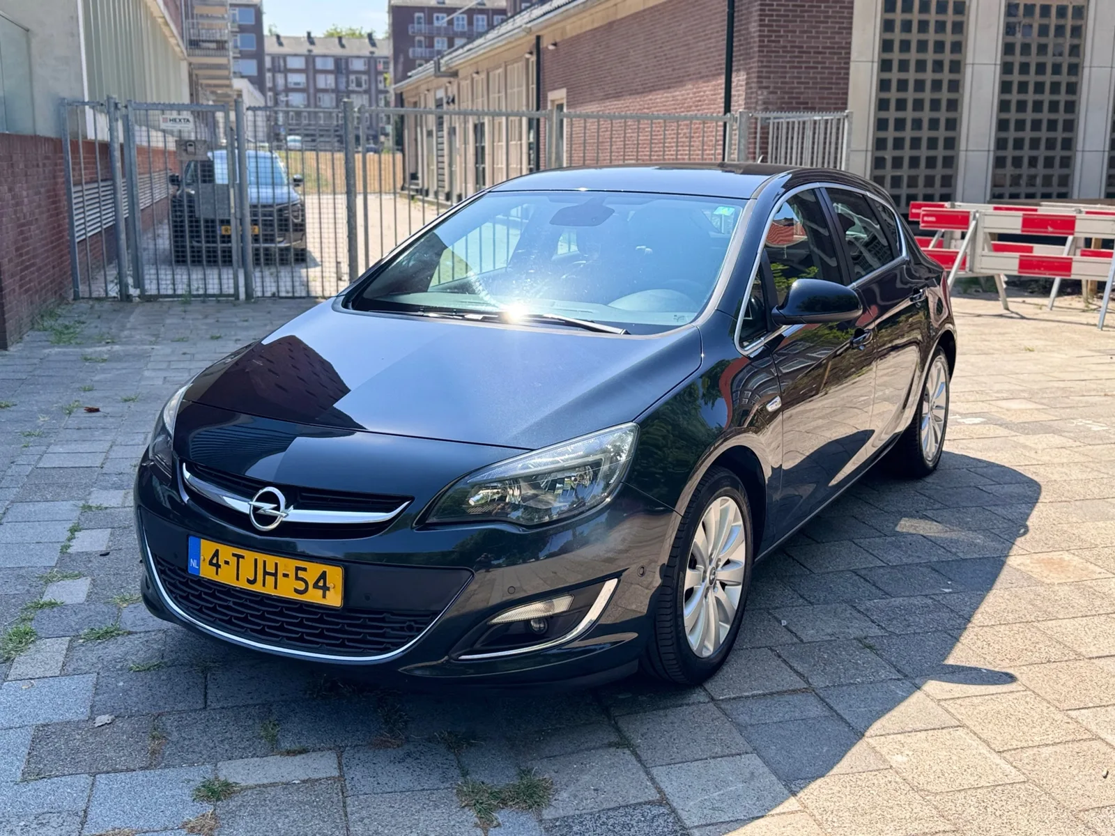 Opel Astra (2014) — foto 1