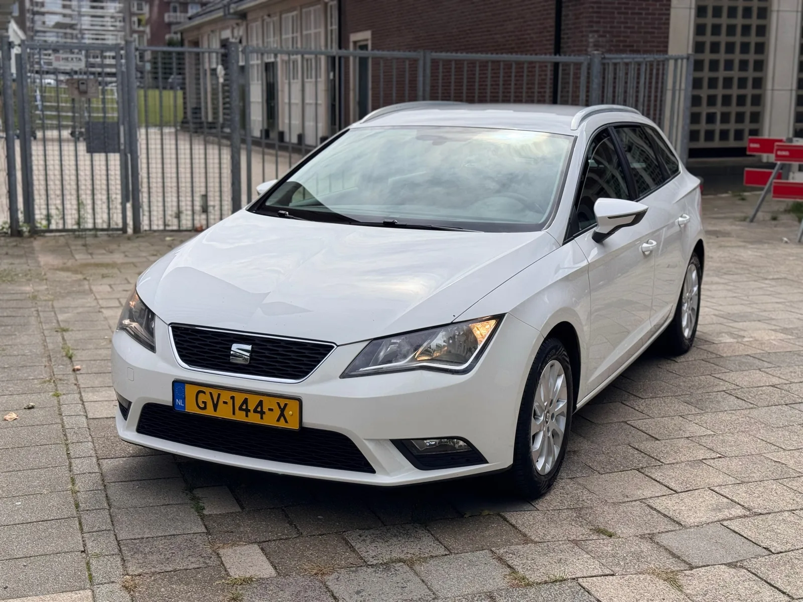 SEAT Leon (2015) — foto 1