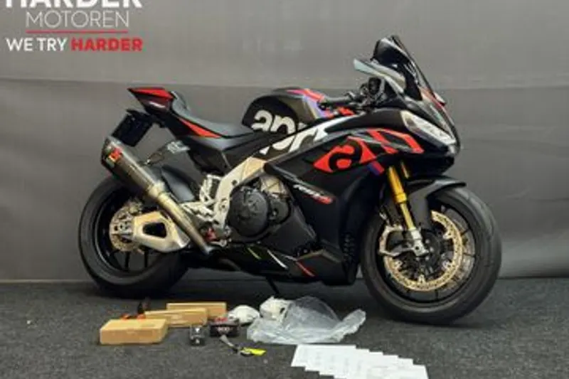 Aprilia RSV4 1100 Factory (2023)