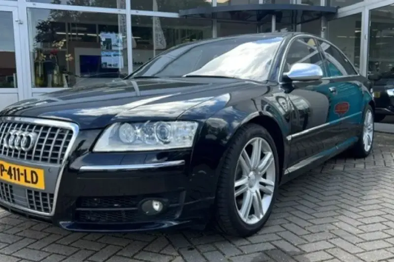 Audi S8 (2006)