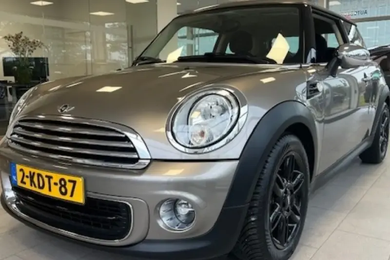 MINI One (2013)