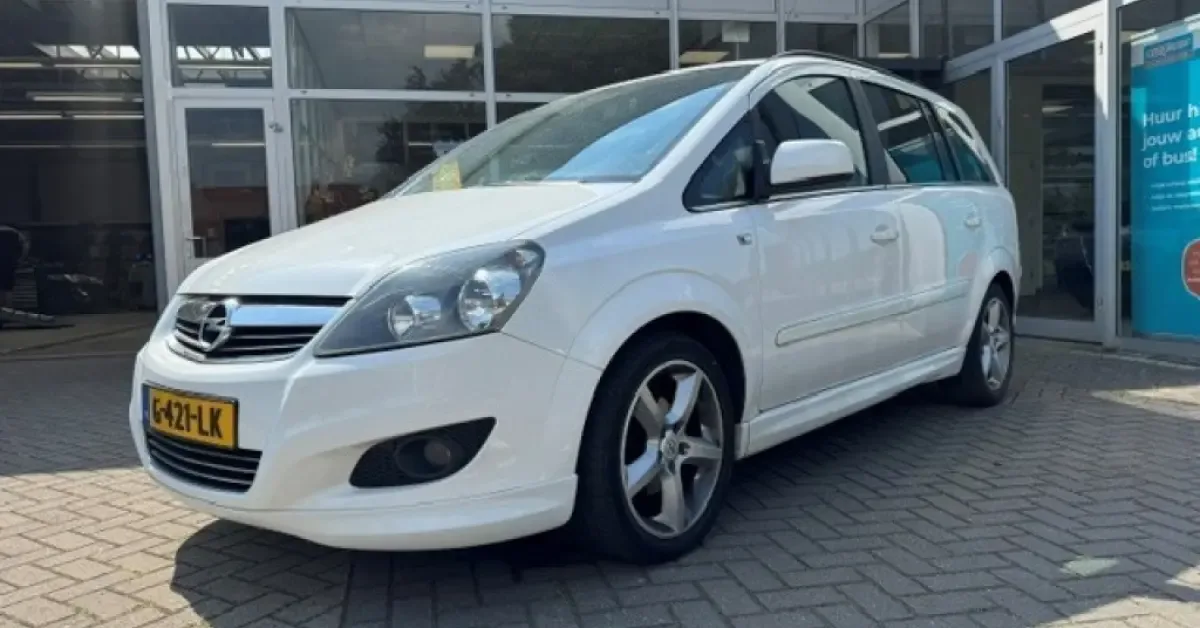 Opel Zafira (2011) — foto 1