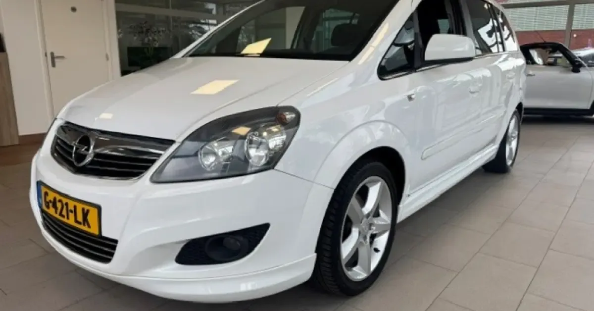 Opel Zafira (2011) — foto 1