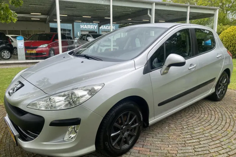 Peugeot 308 (2010)