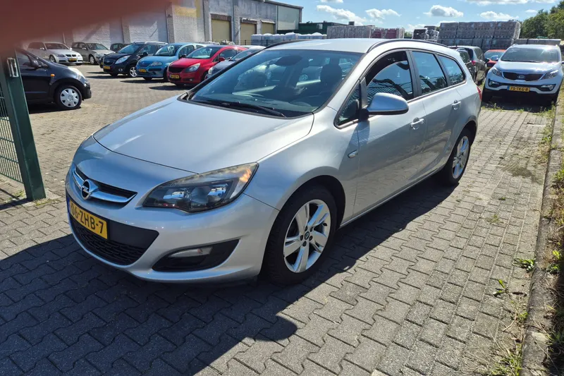Opel Astra Sports Tourer (2012)