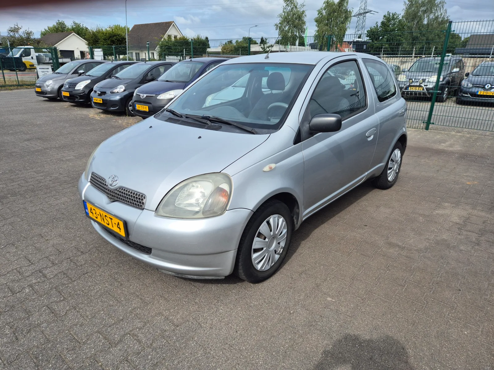Toyota Yaris (2001) — foto 1