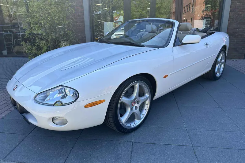 Jaguar XKR (2002)
