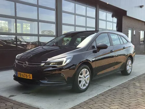 Opel Astra (2017) — foto 1