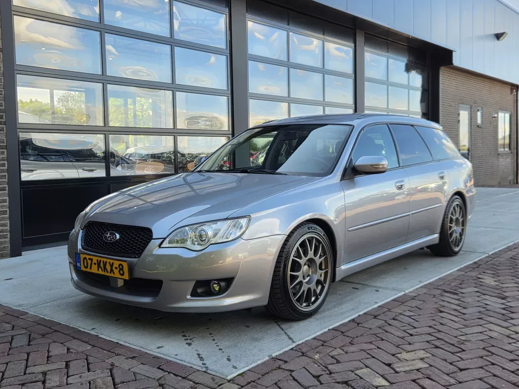 Subaru Legacy (2010) — foto 1
