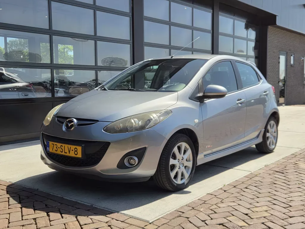 Mazda 2 (2011) — foto 1