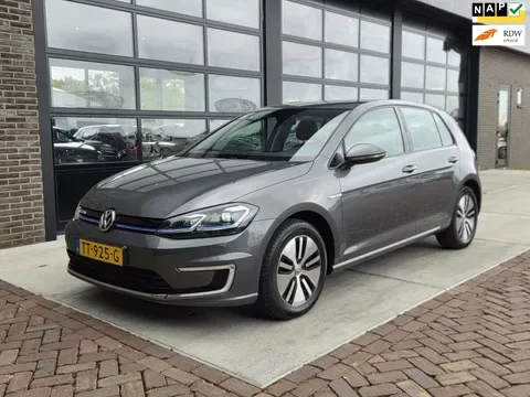 Volkswagen E-Golf (2018) — foto 1