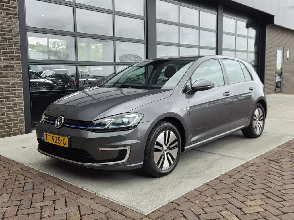 Volkswagen E-Golf (2018) — foto 1