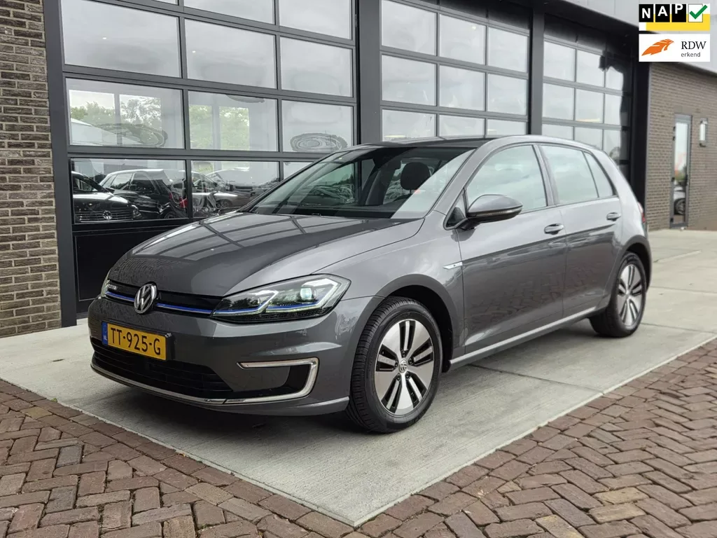 Volkswagen E-Golf (2018) — foto 1