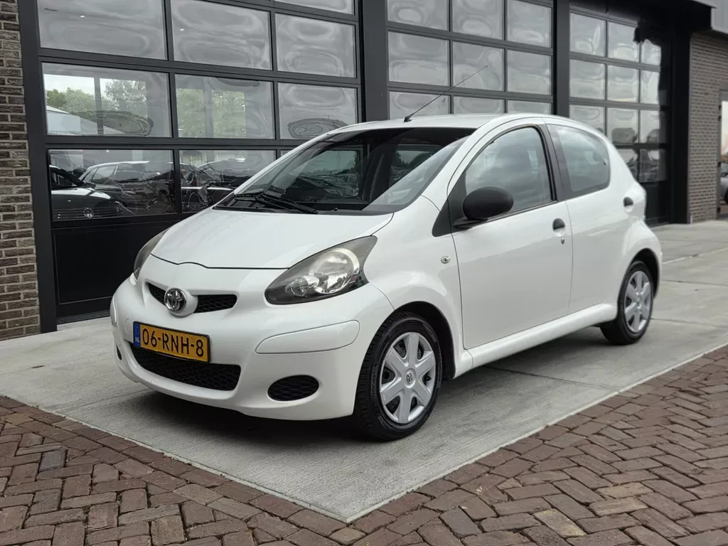 Toyota Aygo (2011) — foto 1