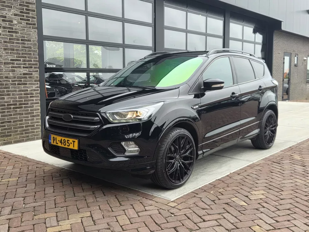 Ford Kuga (2017) — foto 1