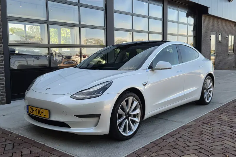 Tesla Model 3 (2019)