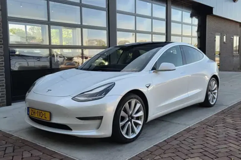 Tesla Model (2019)