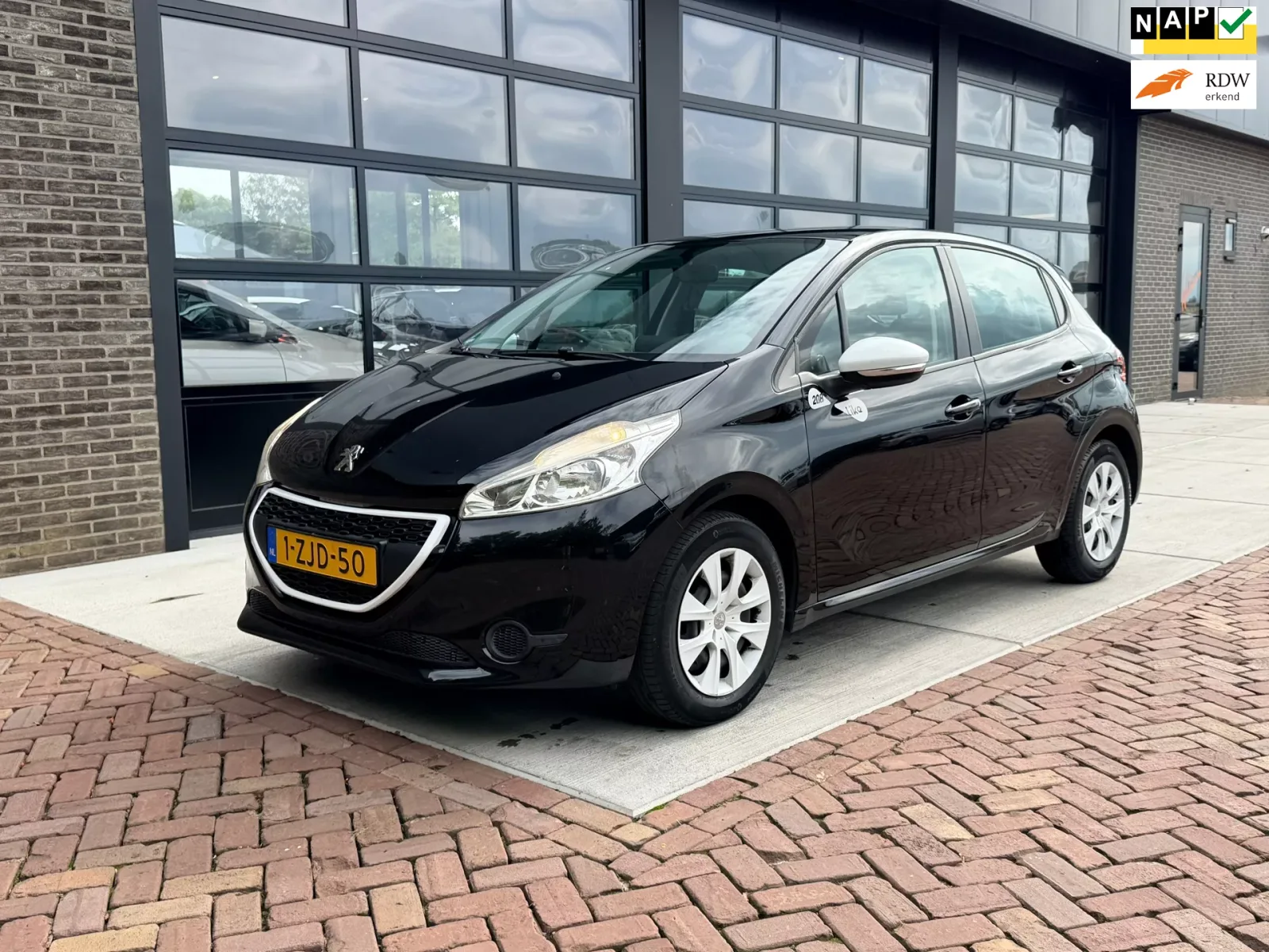 Peugeot 208 (2015) — foto 1