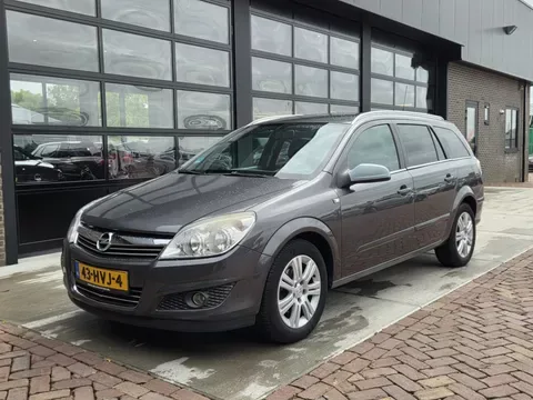Opel Astra (2009) — foto 1