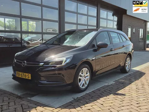 Opel Astra (2017) — foto 1