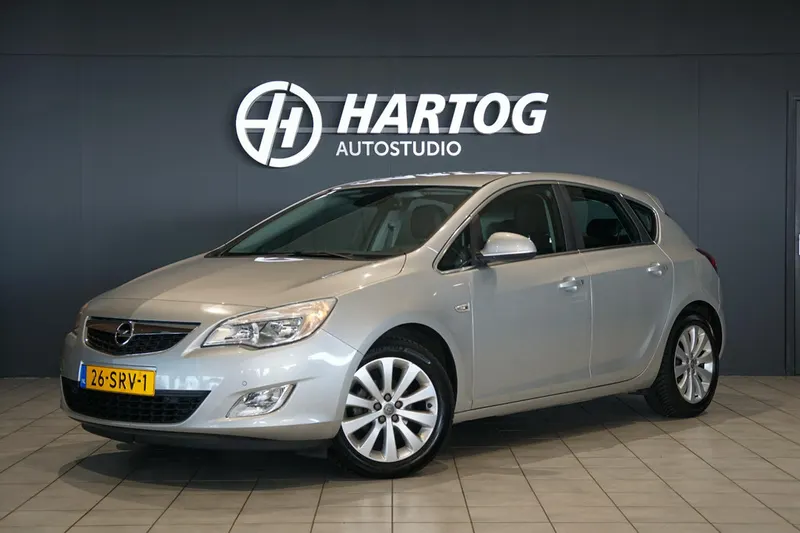 Opel Astra (2011)