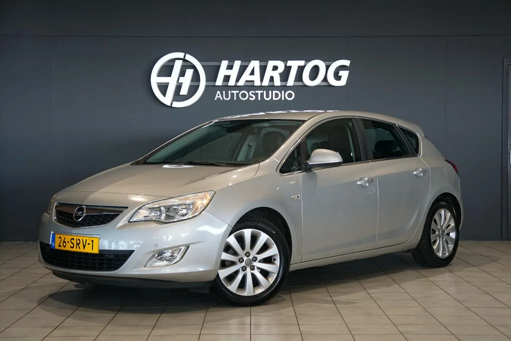 Opel Astra (2011) — foto 1