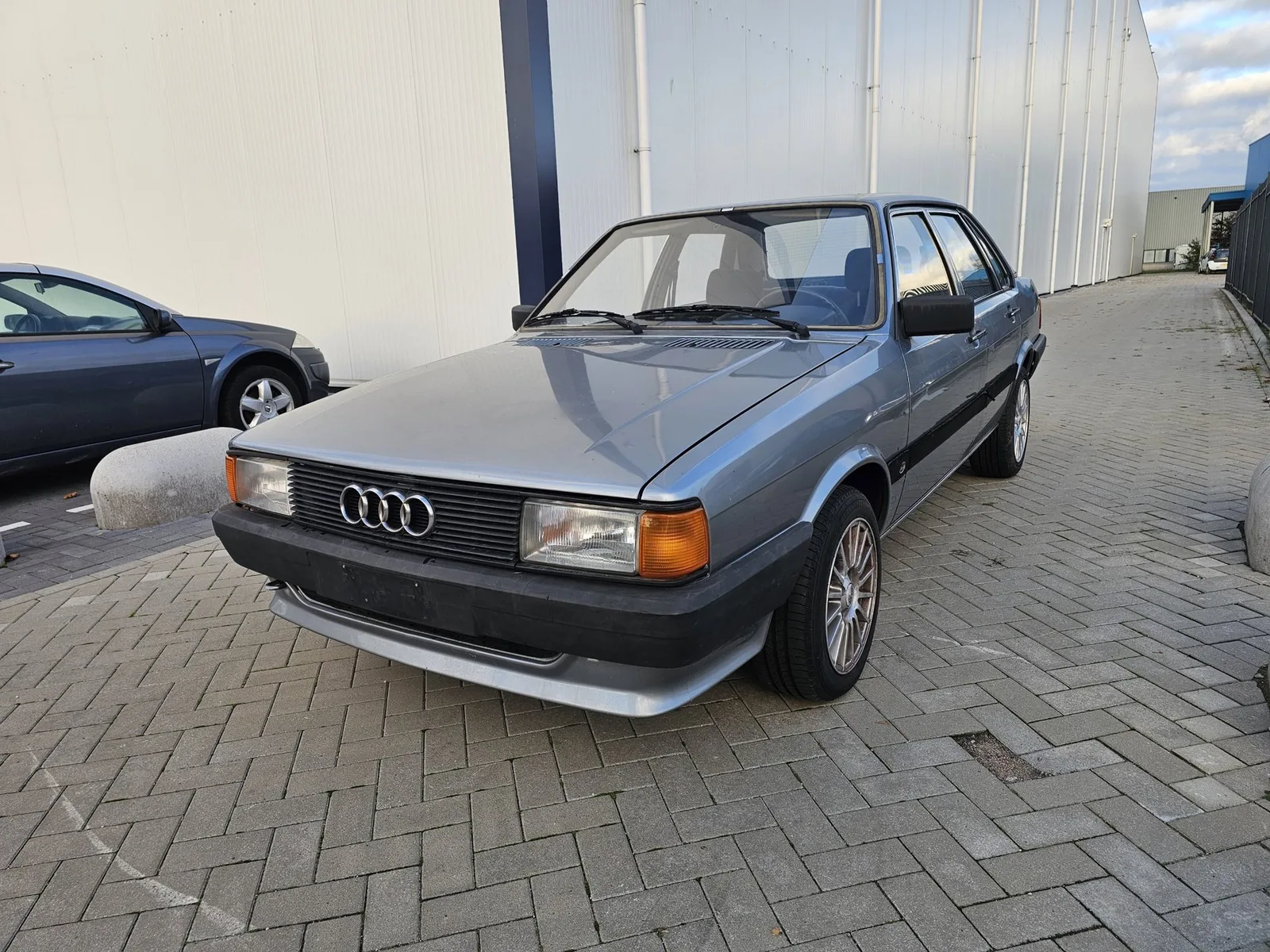 Audi 80 (1985) — foto 1