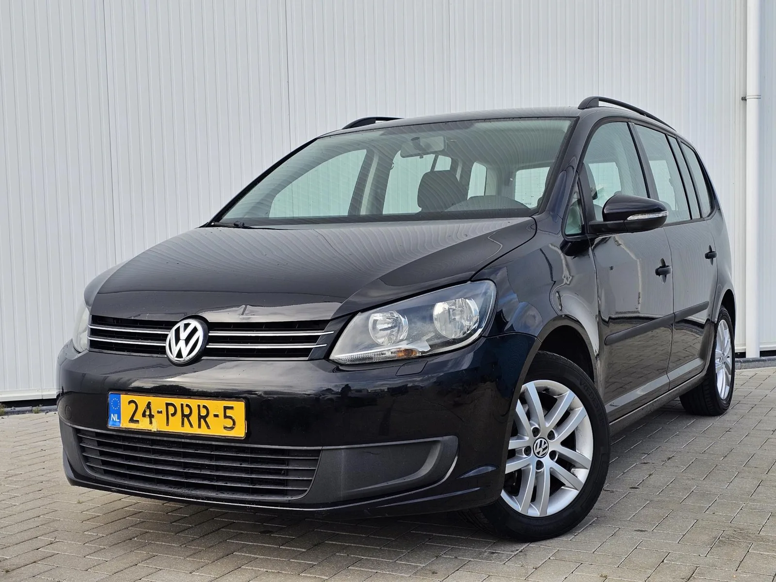 Volkswagen Touran (2010) — foto 1