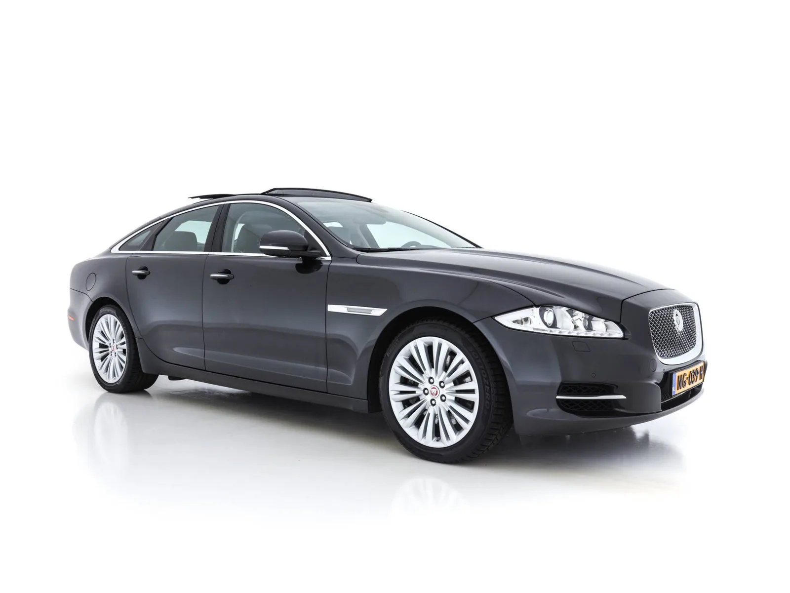Jaguar XJ (2015) — foto 1