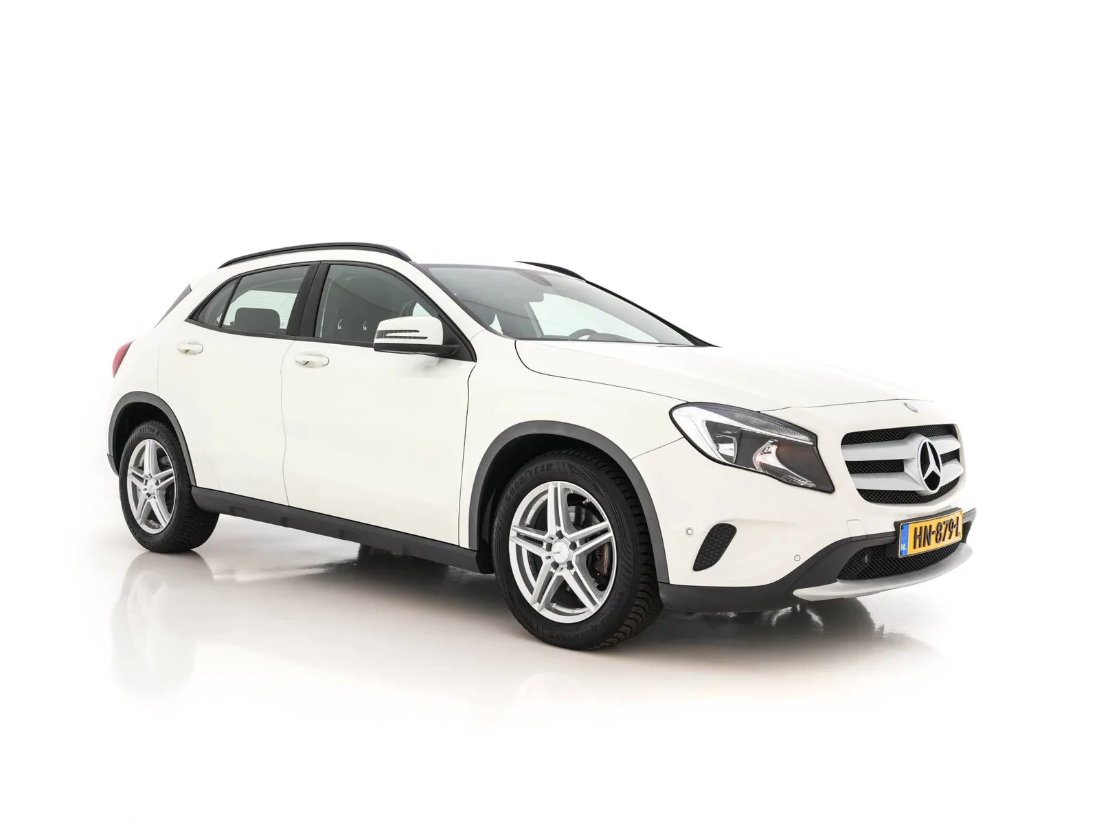 Mercedes-Benz GLA (2014) — foto 1