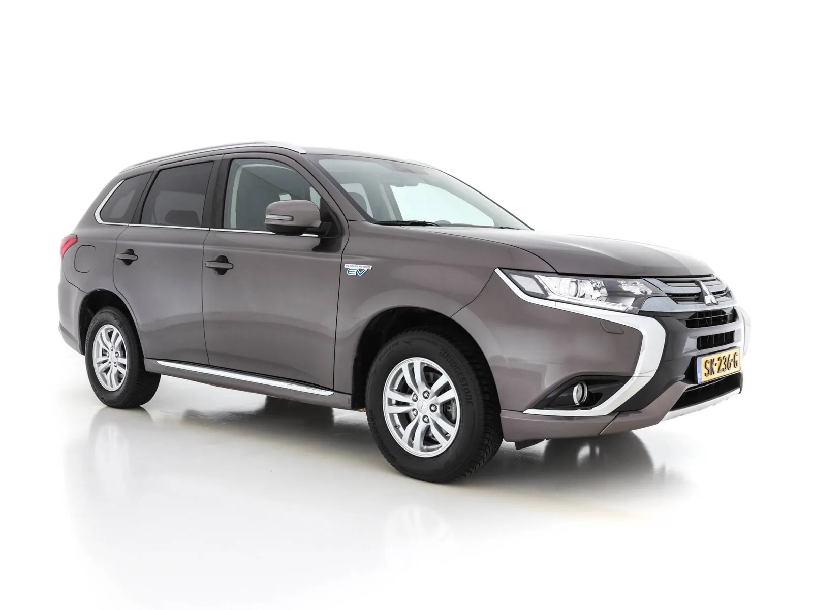 Mitsubishi Outlander (2018) — foto 1
