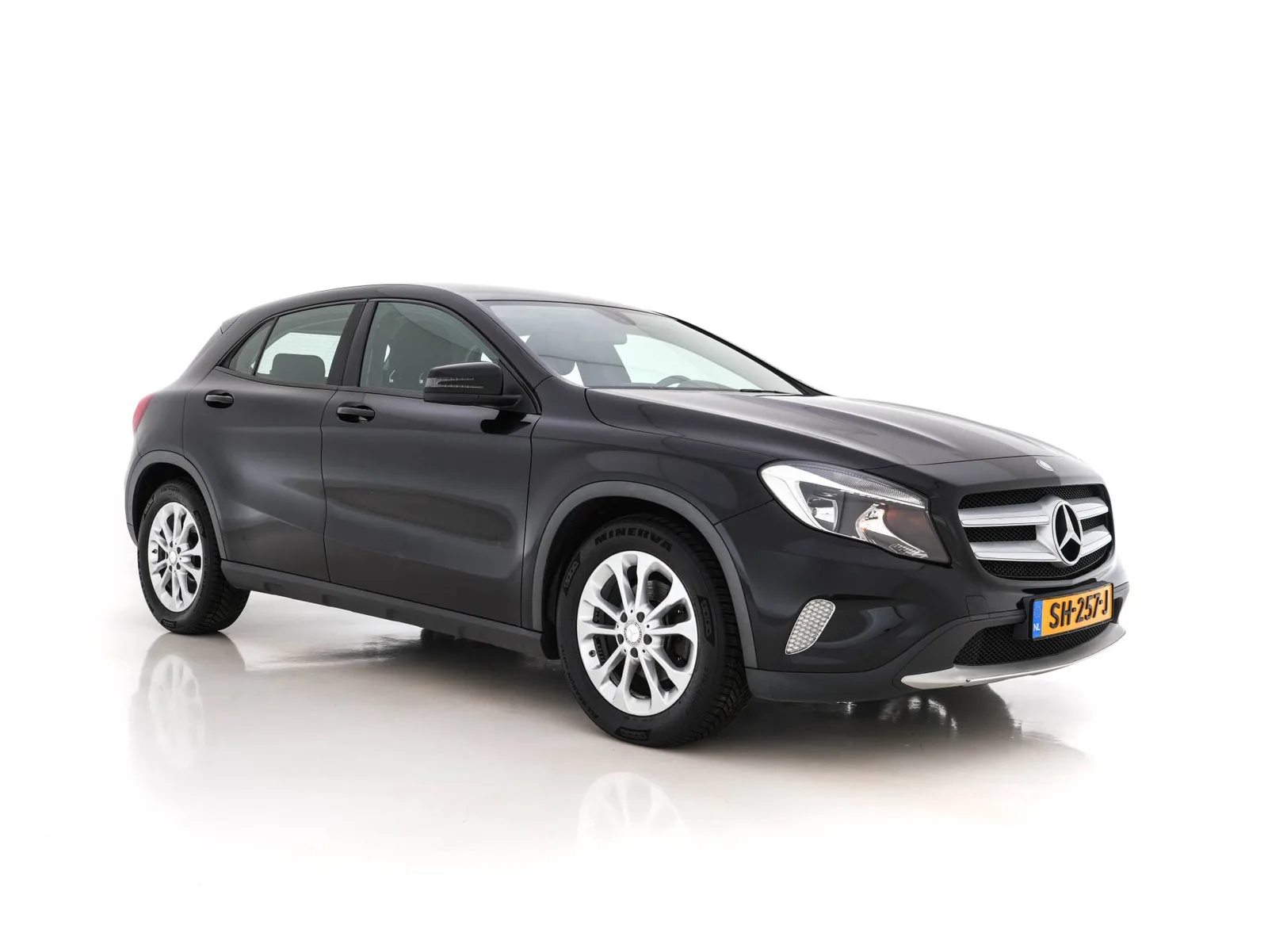 Mercedes-Benz GLA (2015) — foto 1