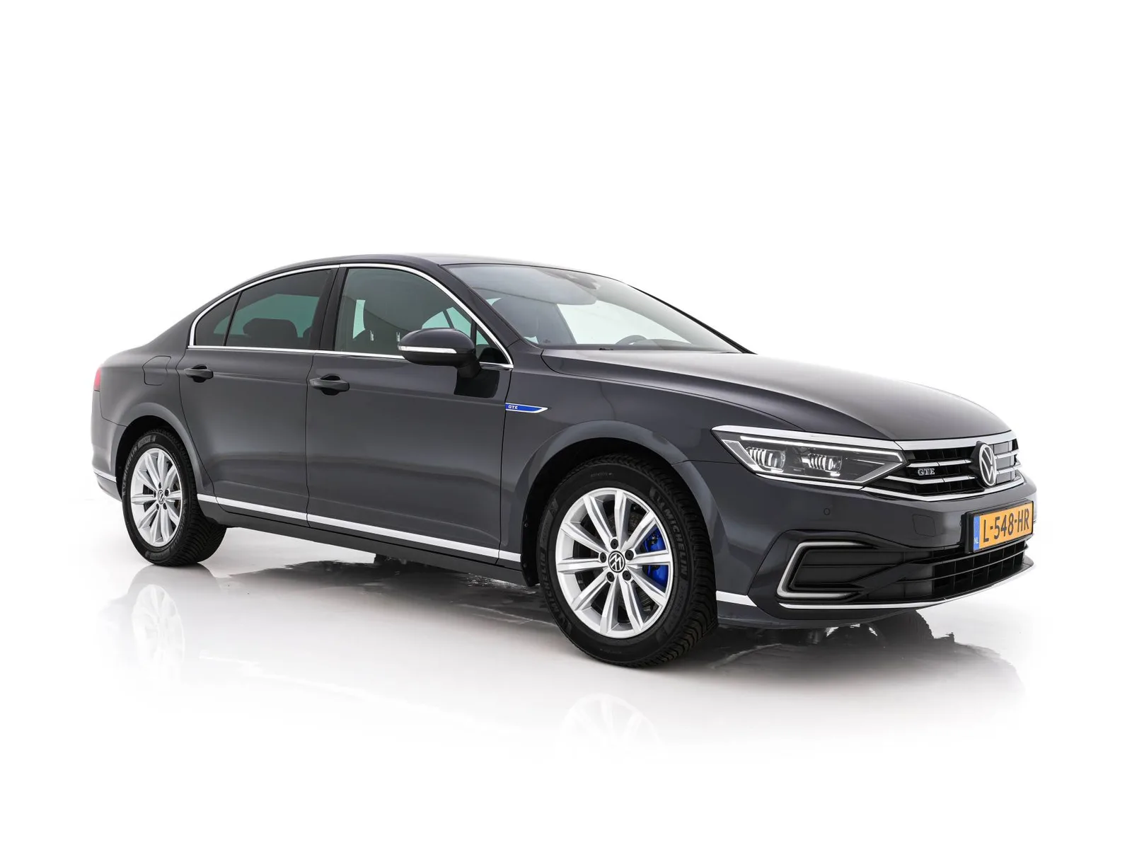 Volkswagen Passat (2021) — foto 1