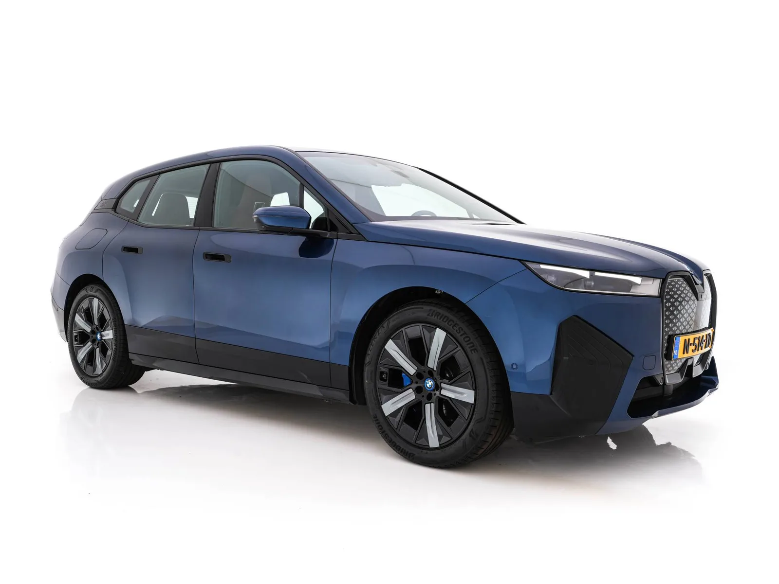 BMW iX (2021) — foto 1