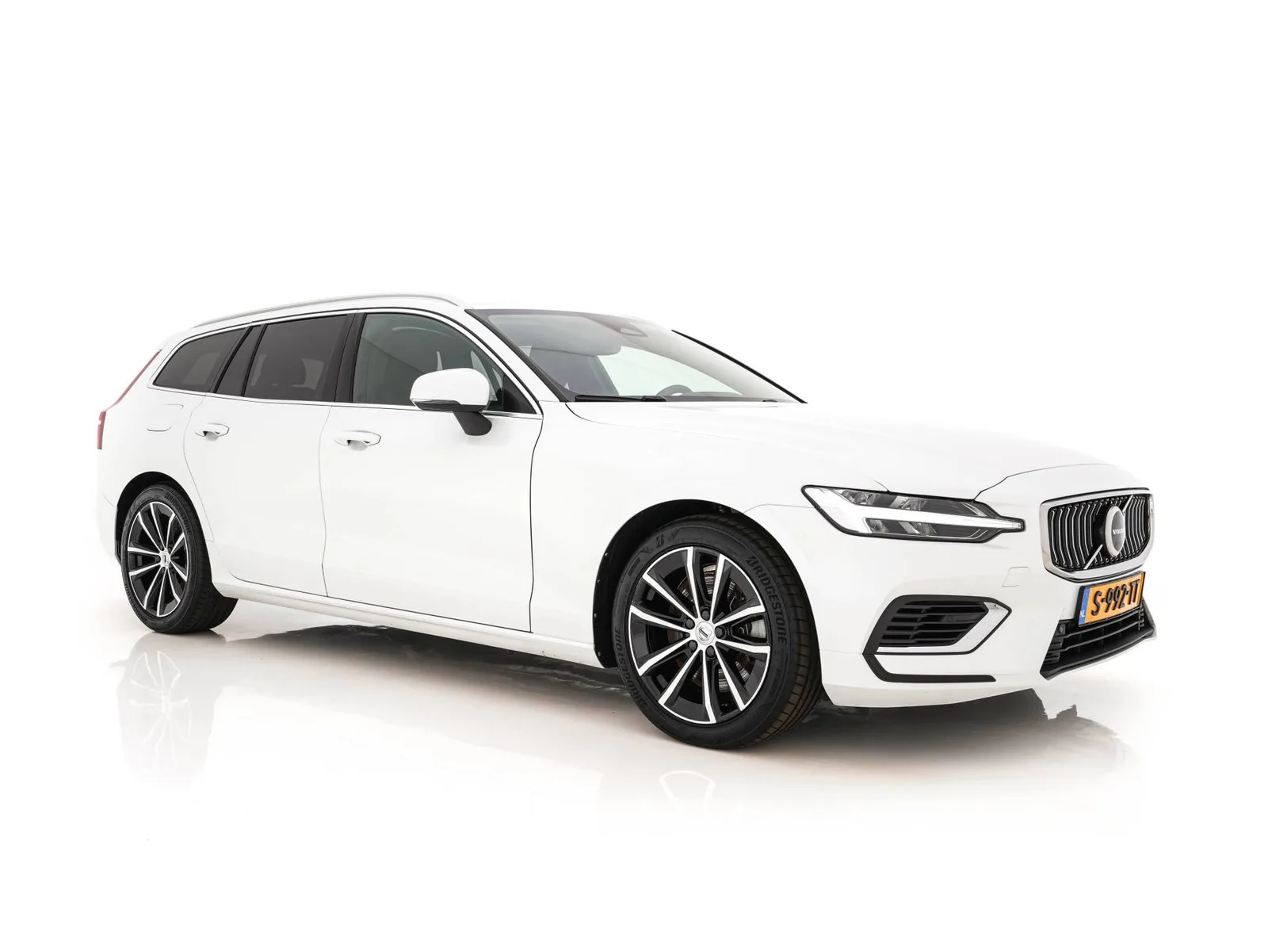 Volvo V60 (2023) — foto 1
