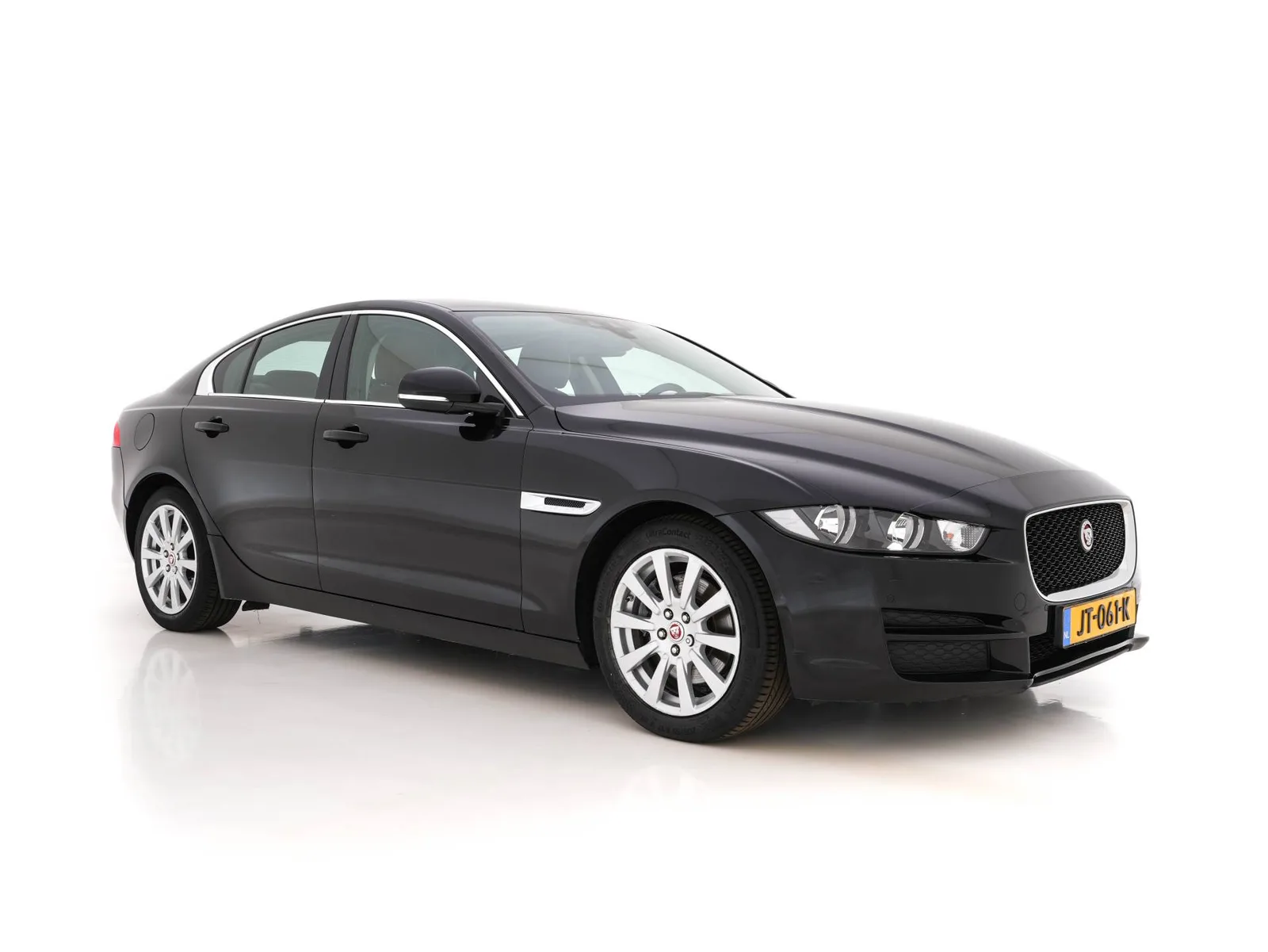 Jaguar XE (2016) — foto 1