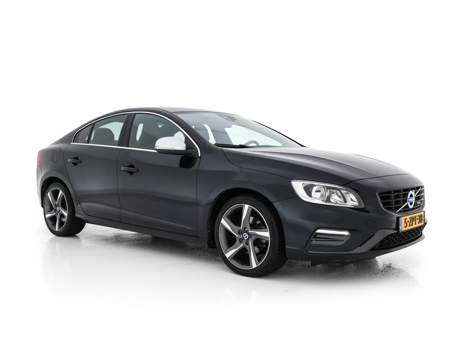 Volvo S60 (2015) — foto 1