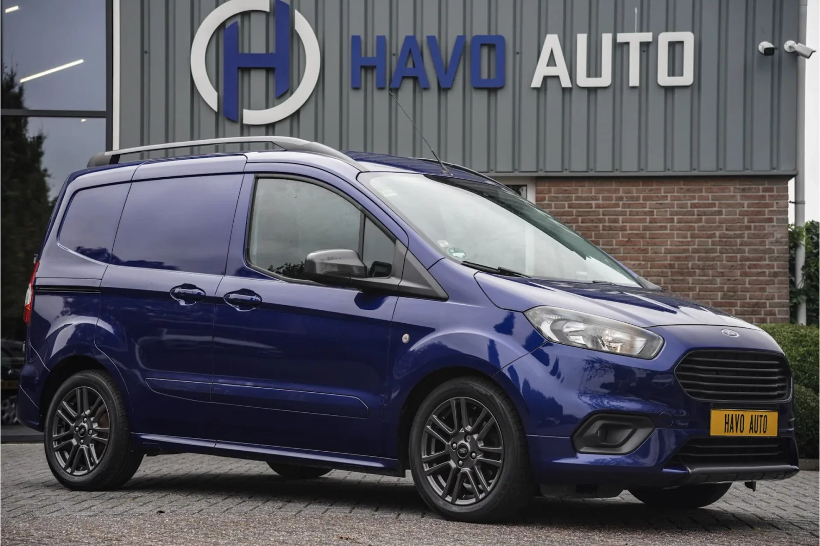 Ford Transit Courier (2019) — foto 1