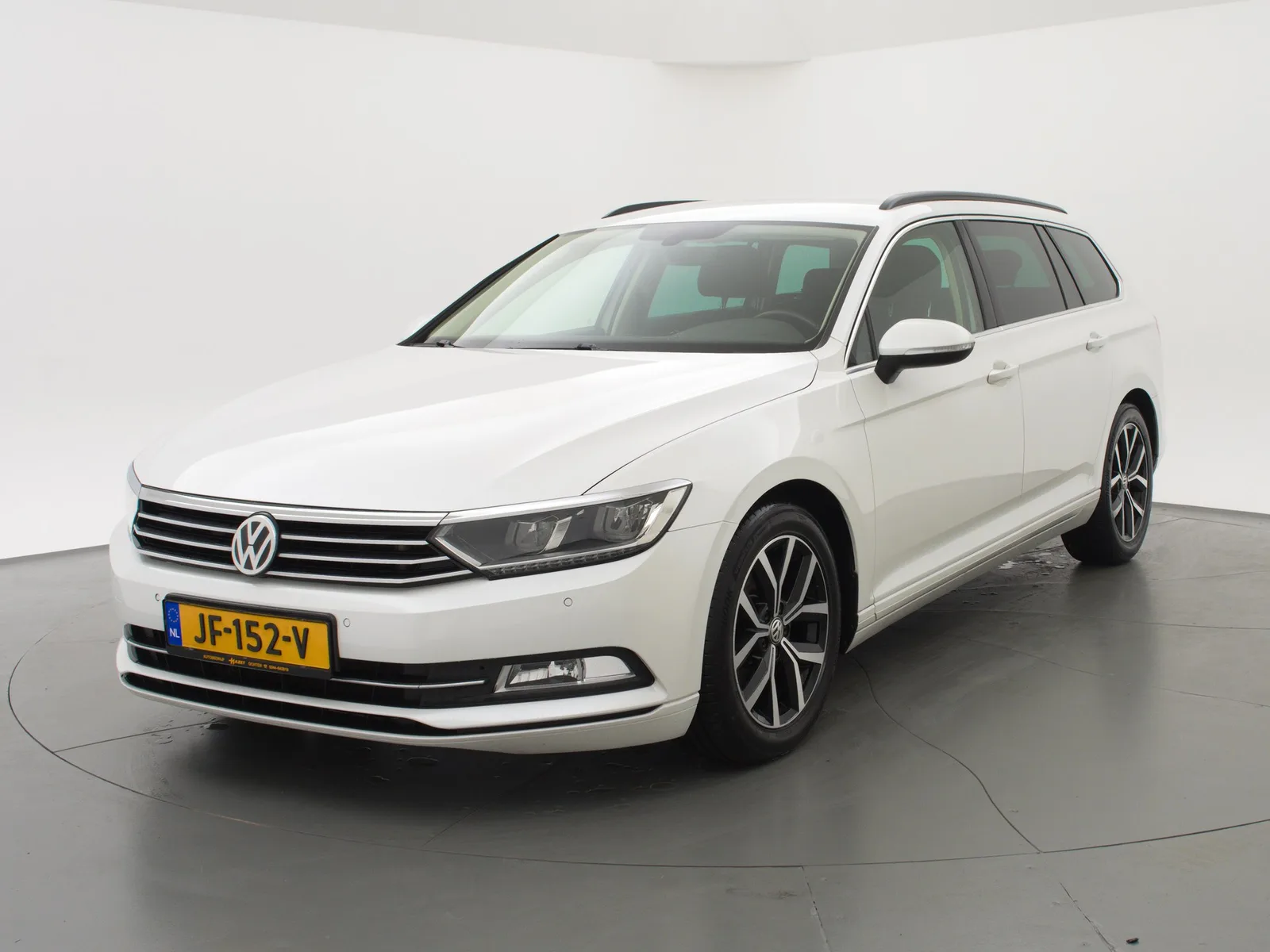 Volkswagen Passat (2016) — foto 1