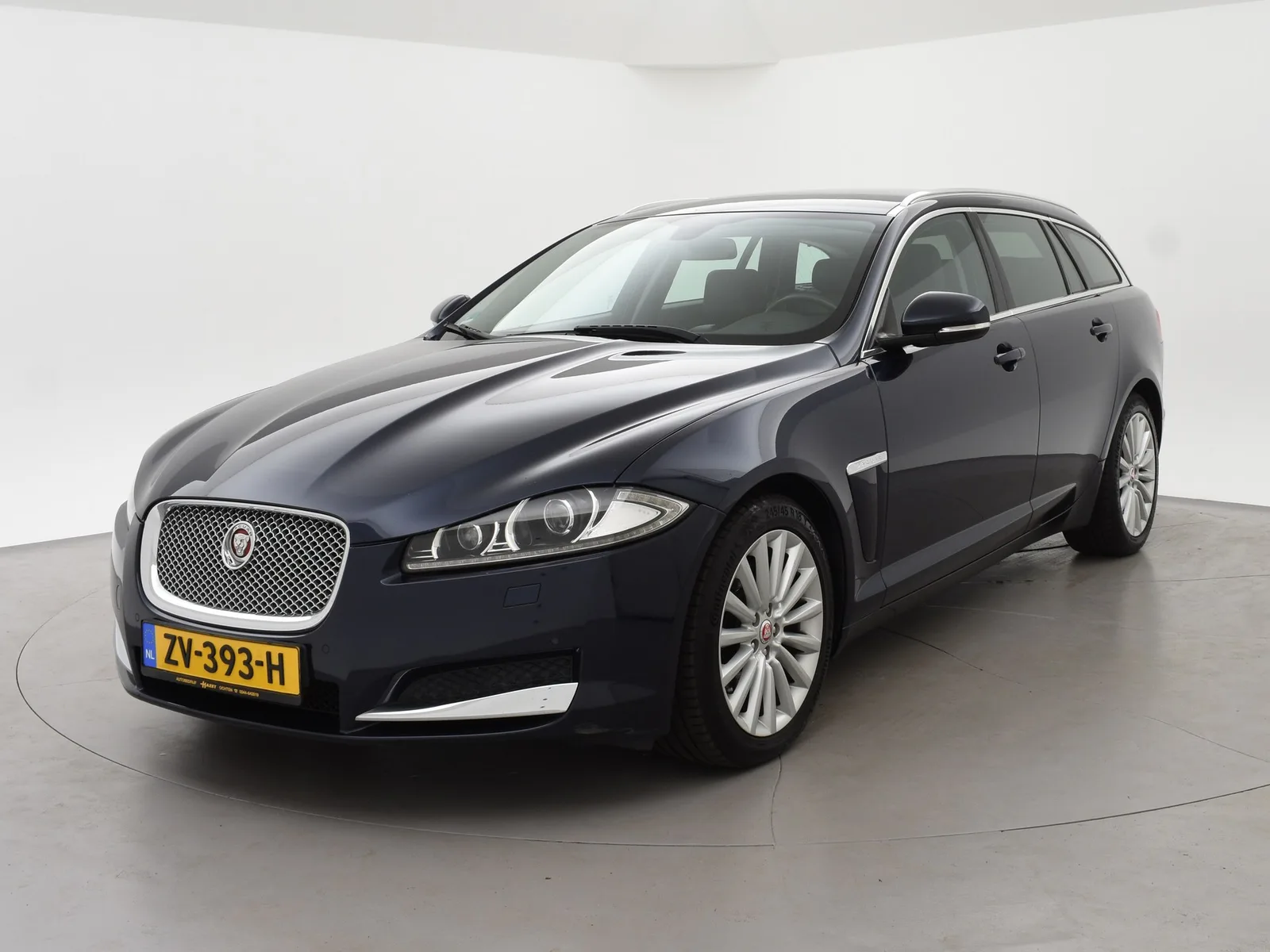 Jaguar XF (2014) — foto 1