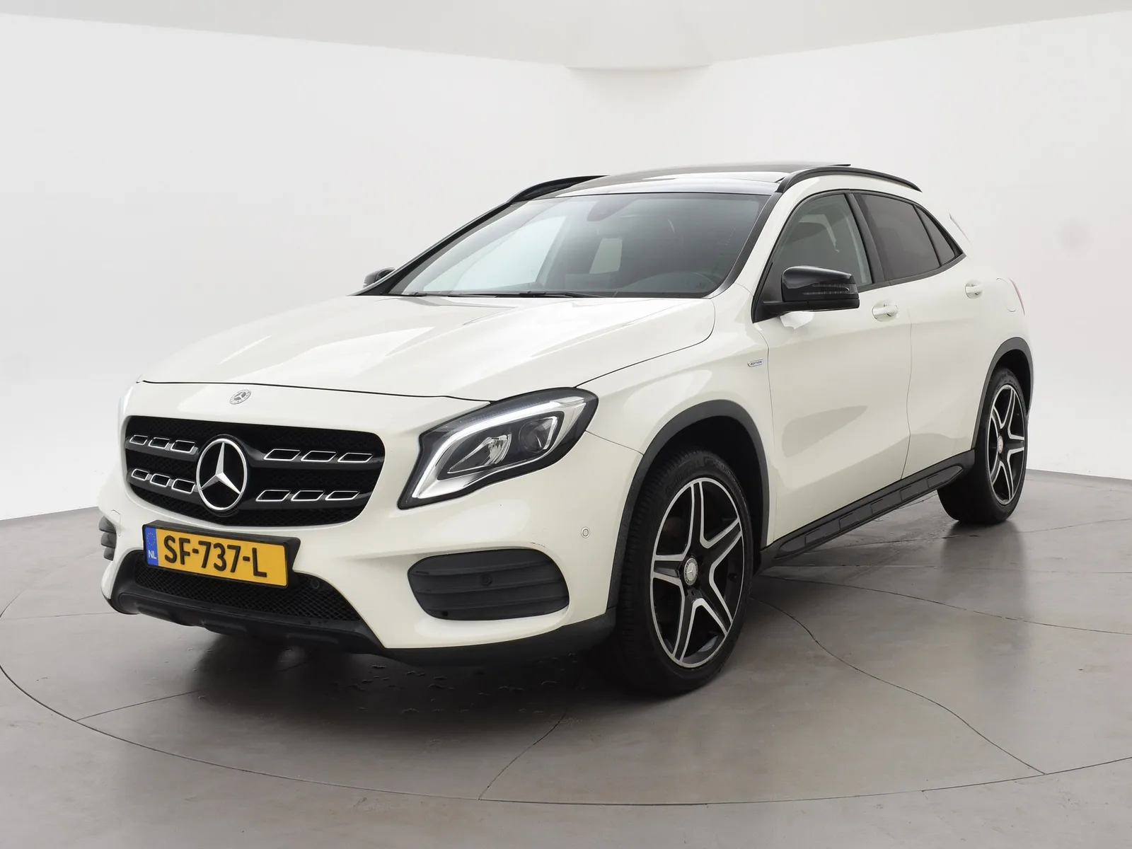 Mercedes-Benz GLA-Klasse (2017) — foto 1