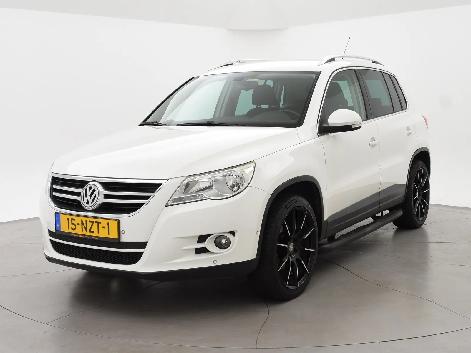 Volkswagen Tiguan (2011) — foto 1