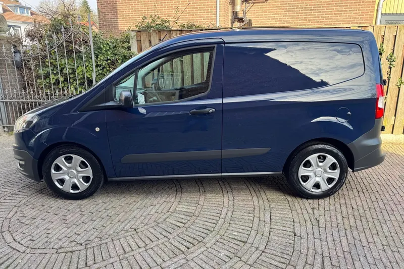 Ford Transit Courier (2017)