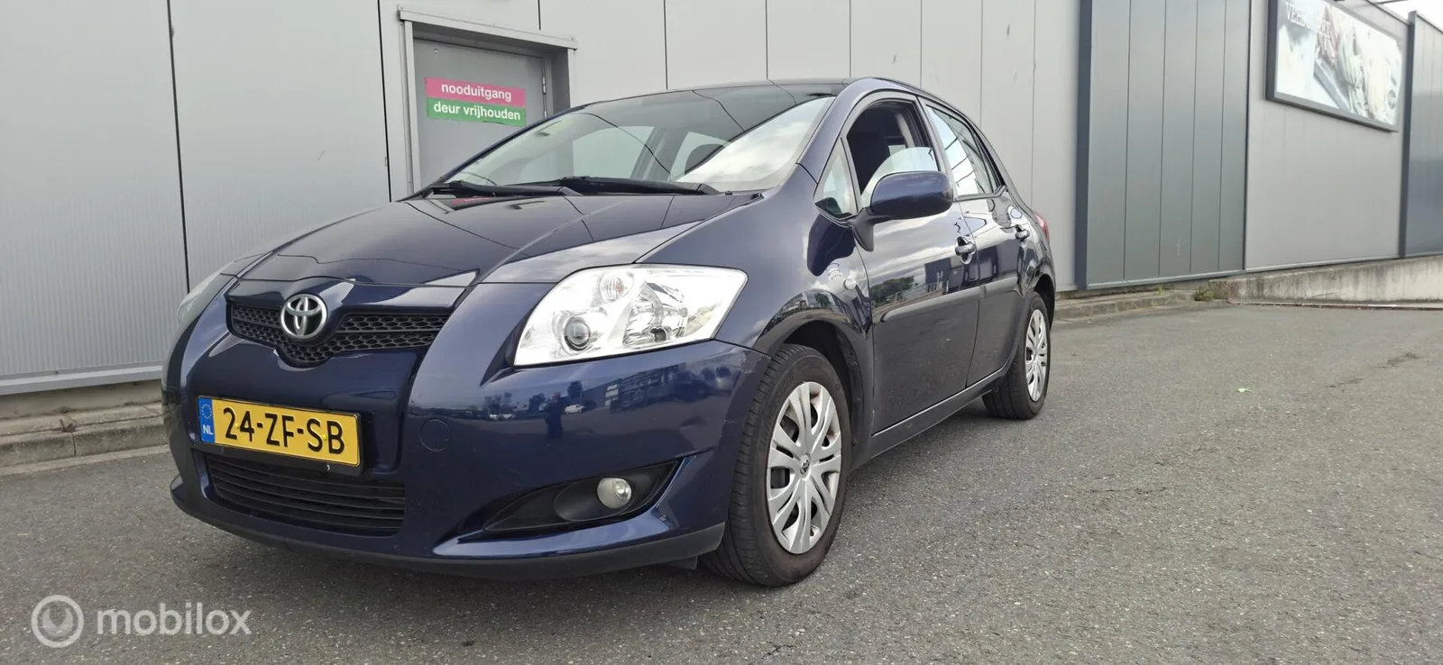 Toyota Auris (2008) — foto 1