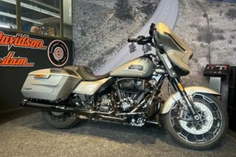 Harley-Davidson Street Glide (2023)